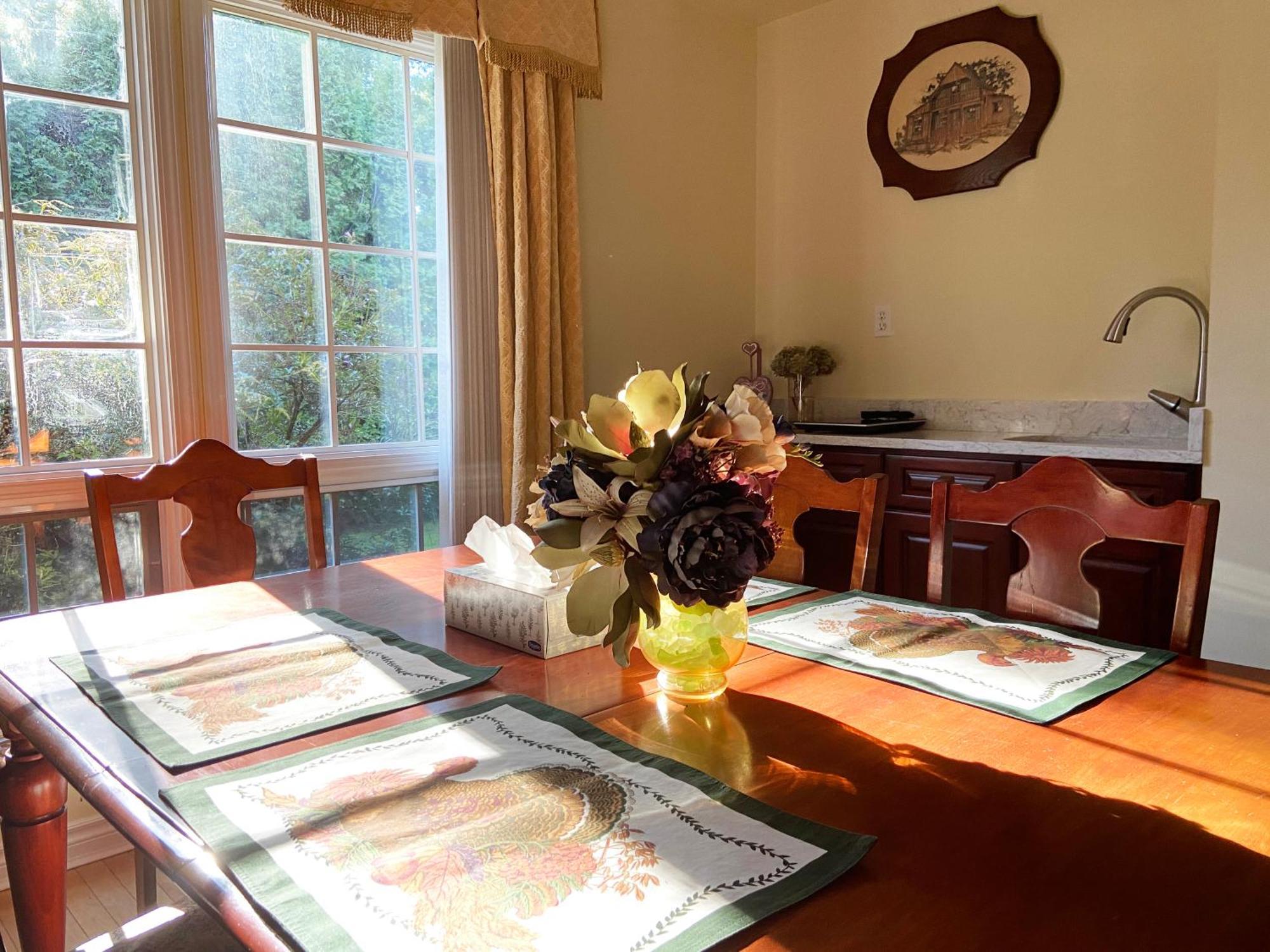 Elgin Bliss - White Rock Homestay Surrey