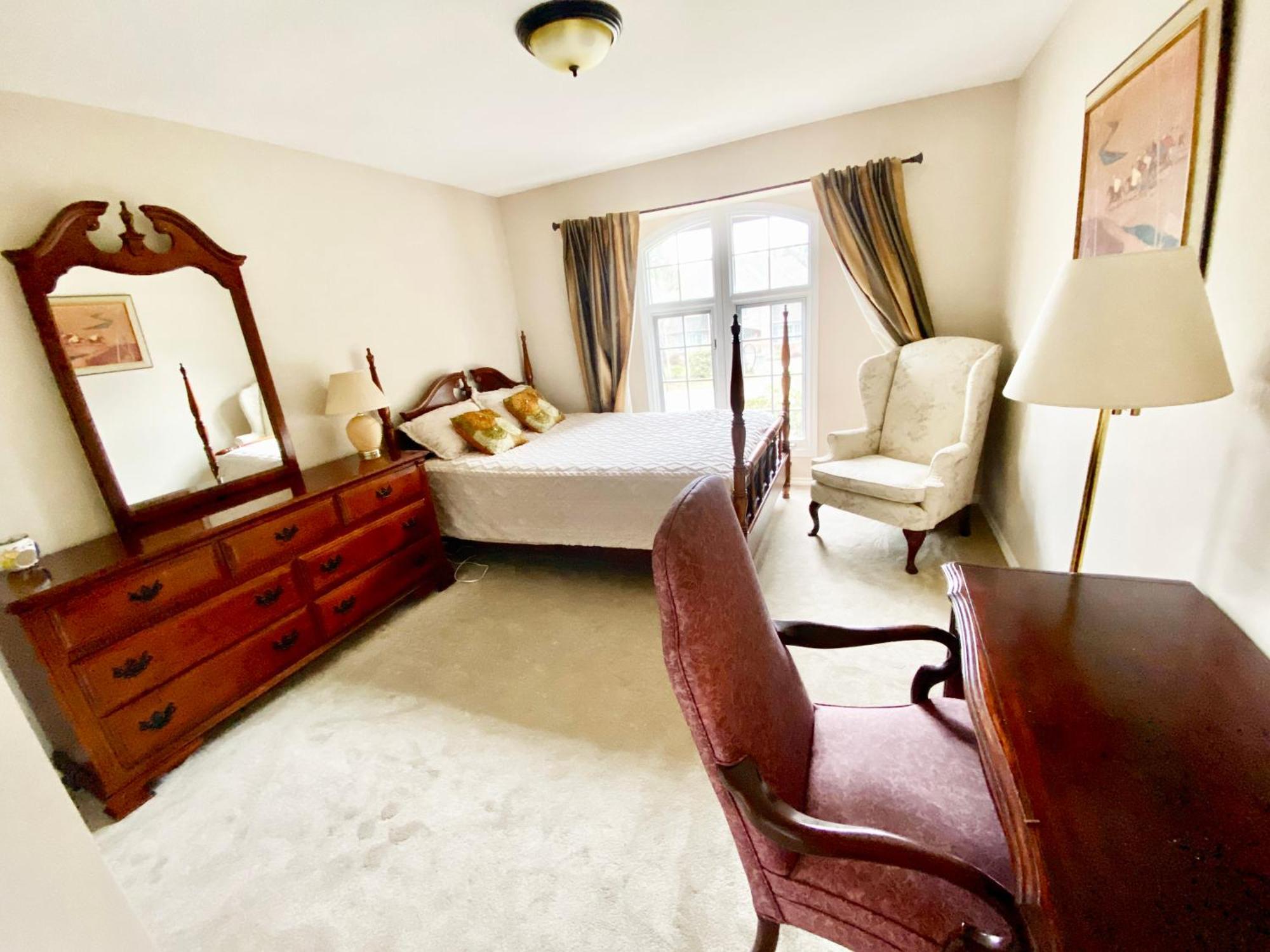 Elgin Bliss - White Rock Homestay
