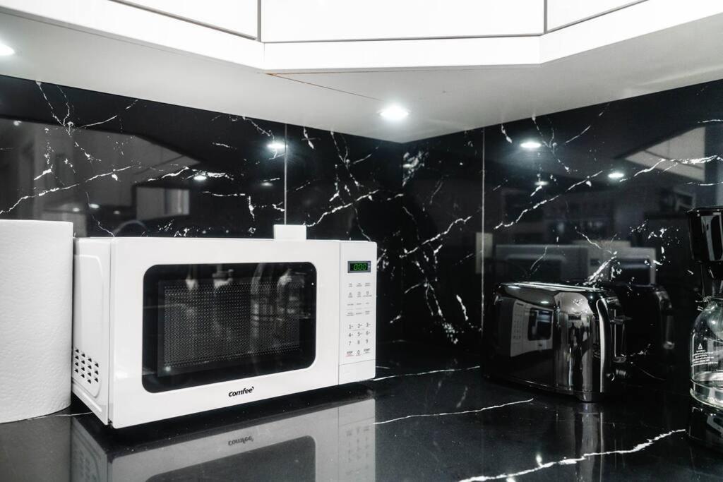Hidden Hills Luxury Estate * Surrey