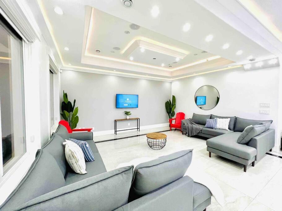 Hidden Hills Luxury Estate Villa *