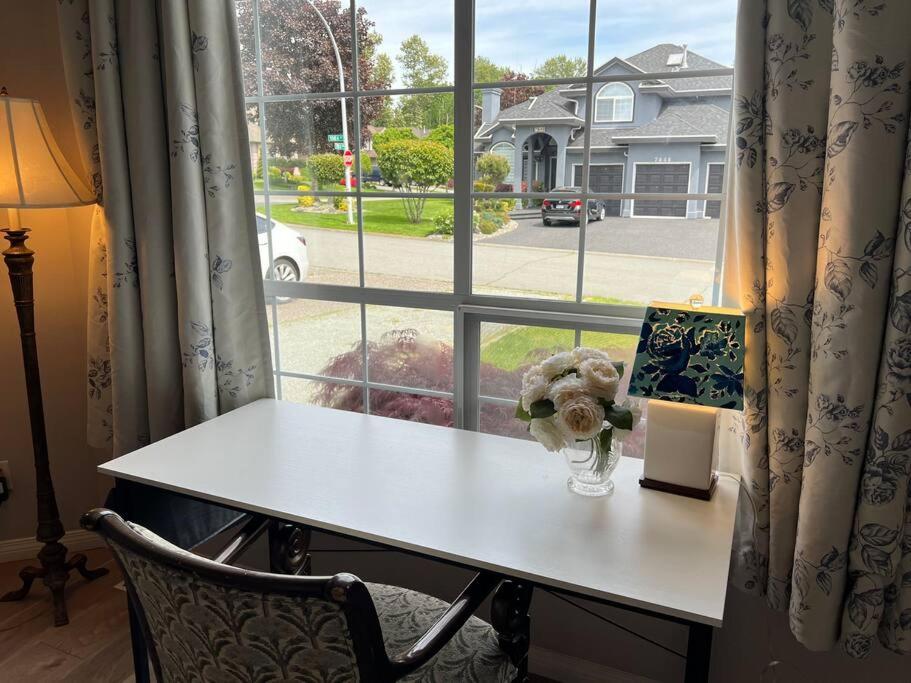 Spacious Charming Entire House In A Calming Neighborhood Apartment