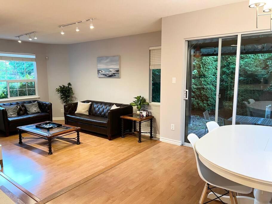 Apartment Spacious Charming Entire House In A Calming Neighborhood
