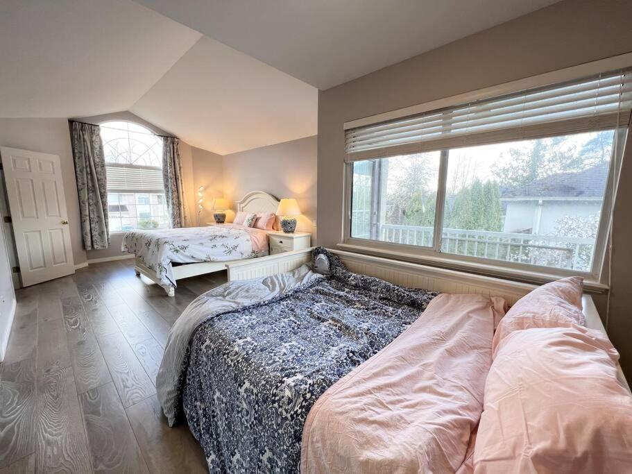 Spacious Charming Entire House In A Calming Neighborhood Apartment