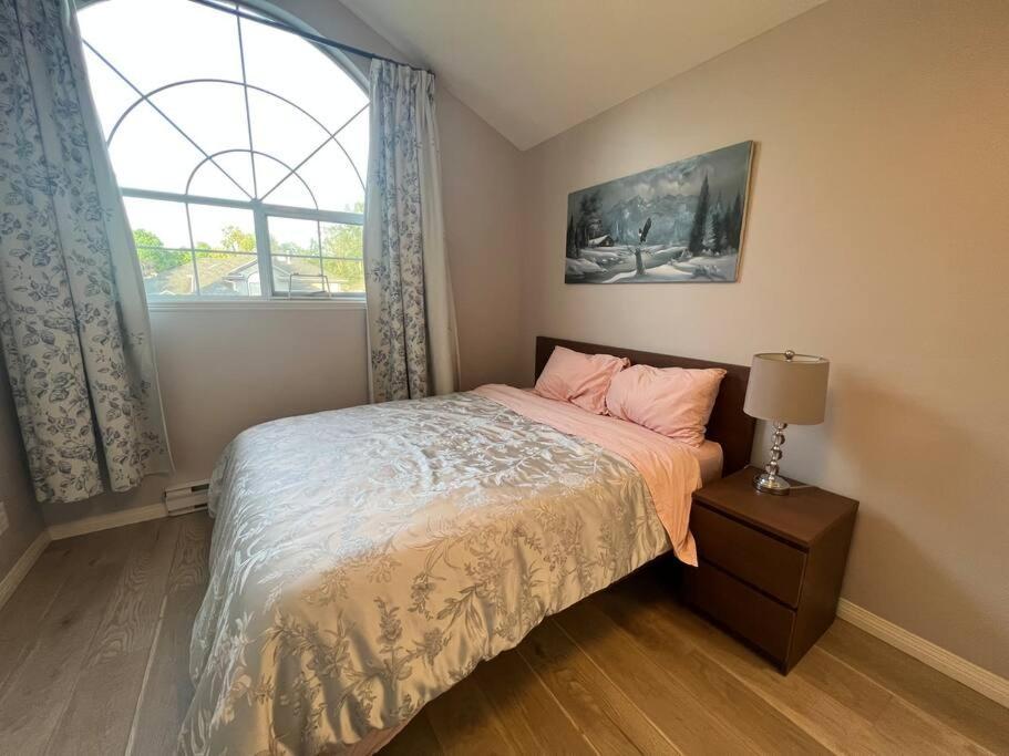 Spacious Charming Entire House In A Calming Neighborhood * Surrey