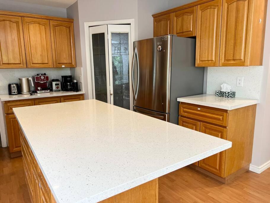 Apartment Spacious Charming Entire House In A Calming Neighborhood