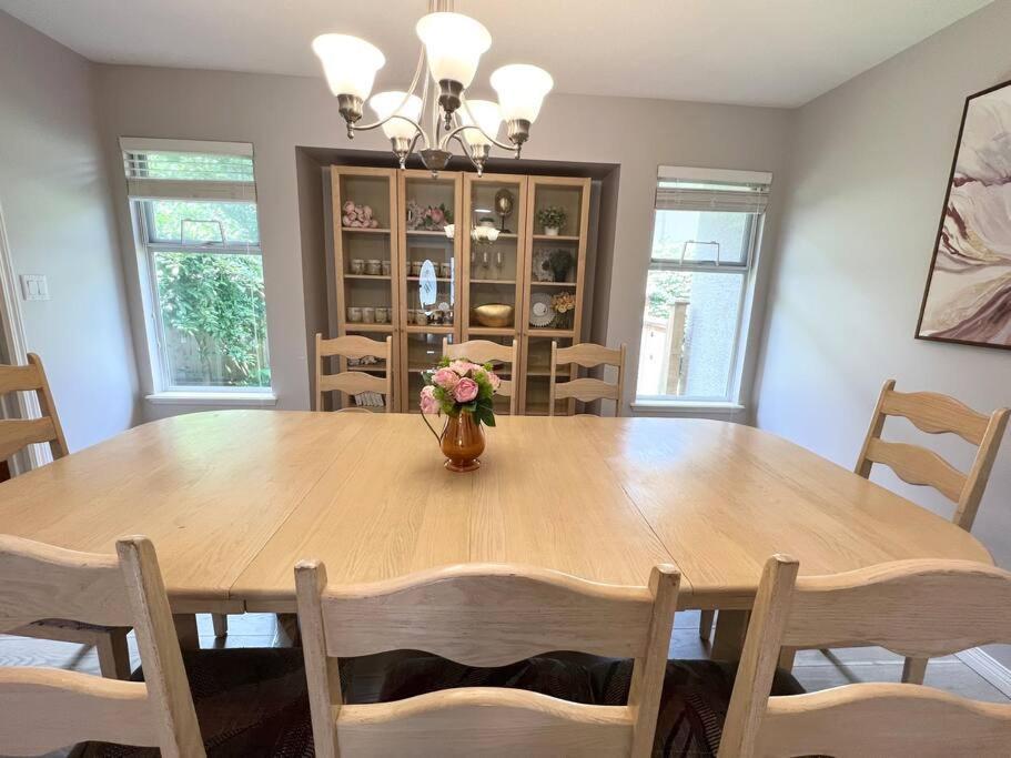 Spacious Charming Entire House In A Calming Neighborhood Surrey