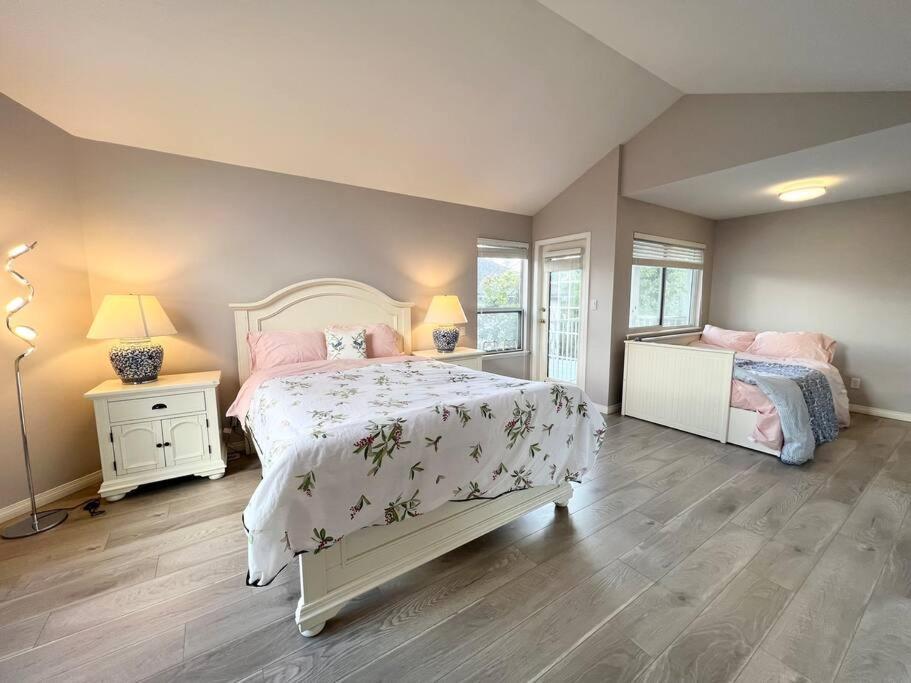 Spacious Charming Entire House In A Calming Neighborhood Apartment
