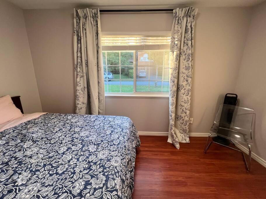 Spacious Charming Entire House In A Calming Neighborhood Apartment