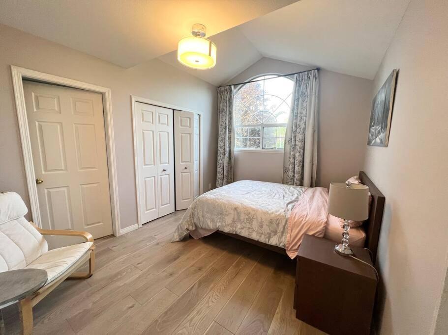 Spacious Charming Entire House In A Calming Neighborhood Surrey