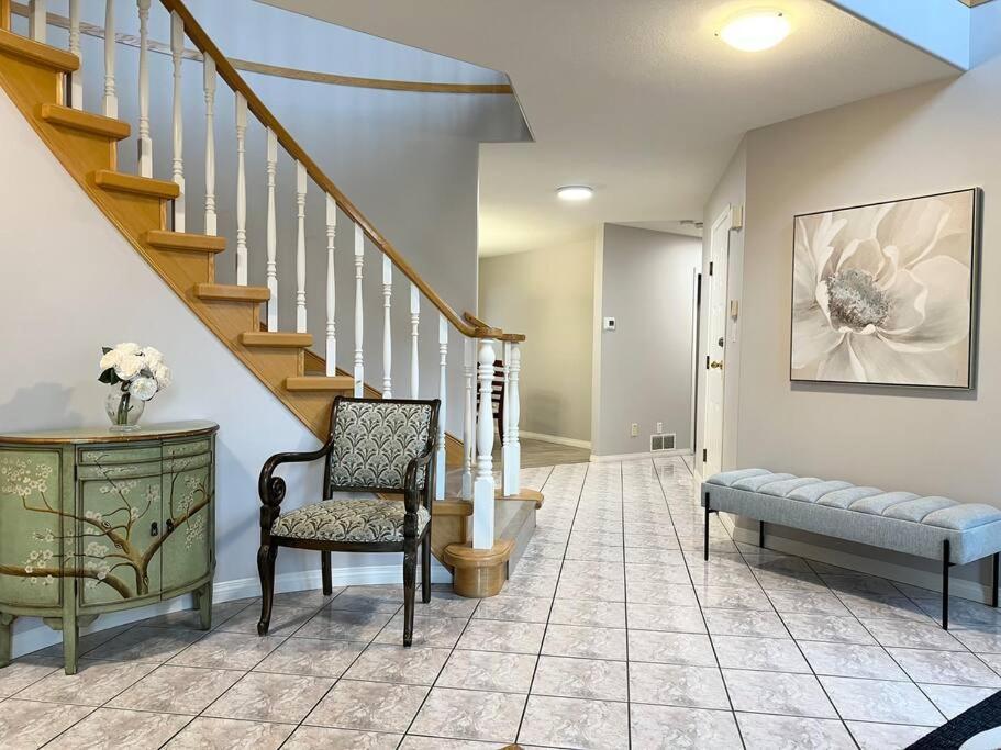 Spacious Charming Entire House In A Calming Neighborhood Apartment Surrey