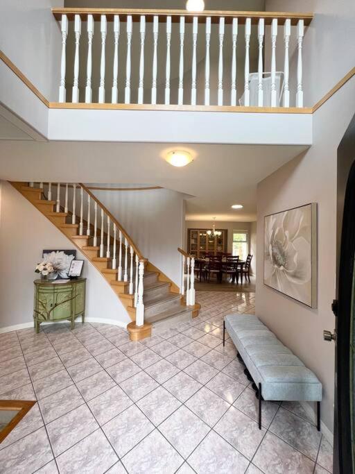 Spacious Charming Entire House In A Calming Neighborhood * Surrey