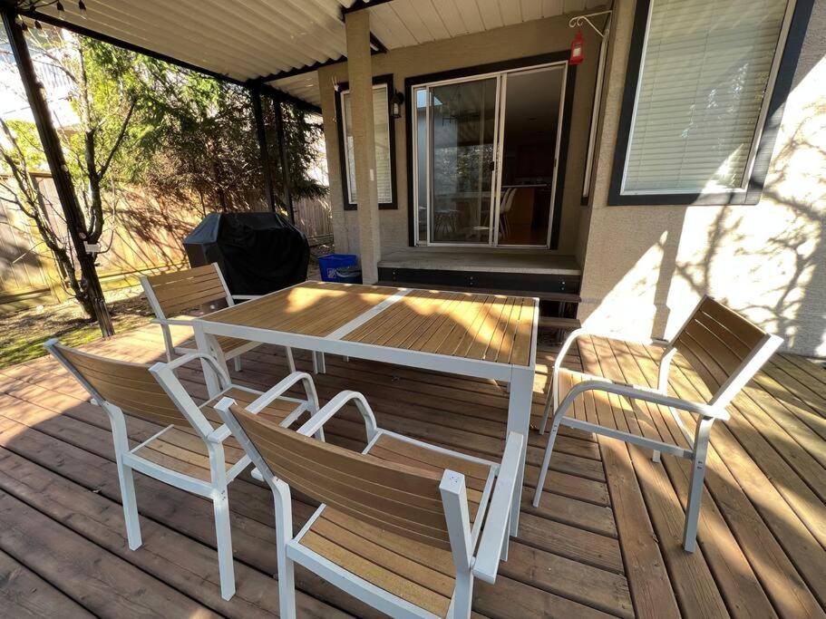 Apartment Spacious Charming Entire House In A Calming Neighborhood