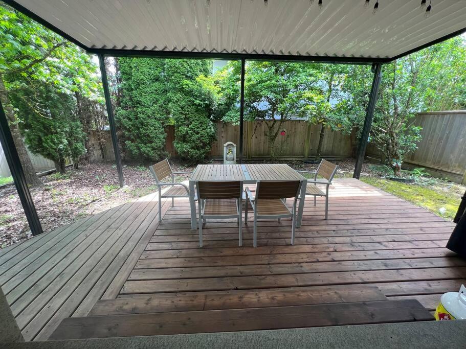 Spacious Charming Entire House In A Calming Neighborhood Apartment *