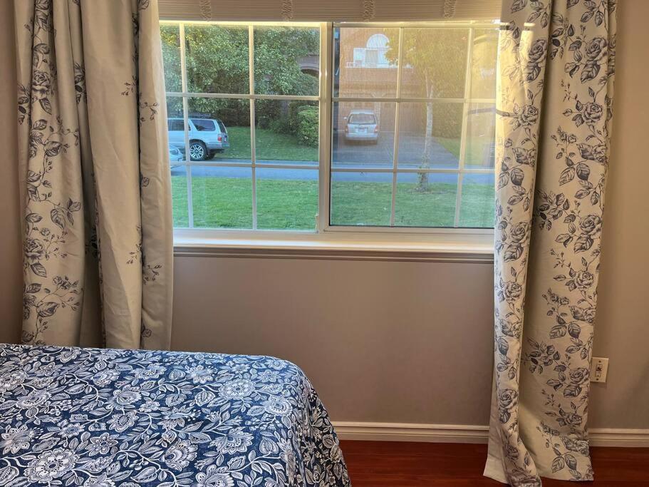 Spacious Charming Entire House In A Calming Neighborhood Apartment Surrey