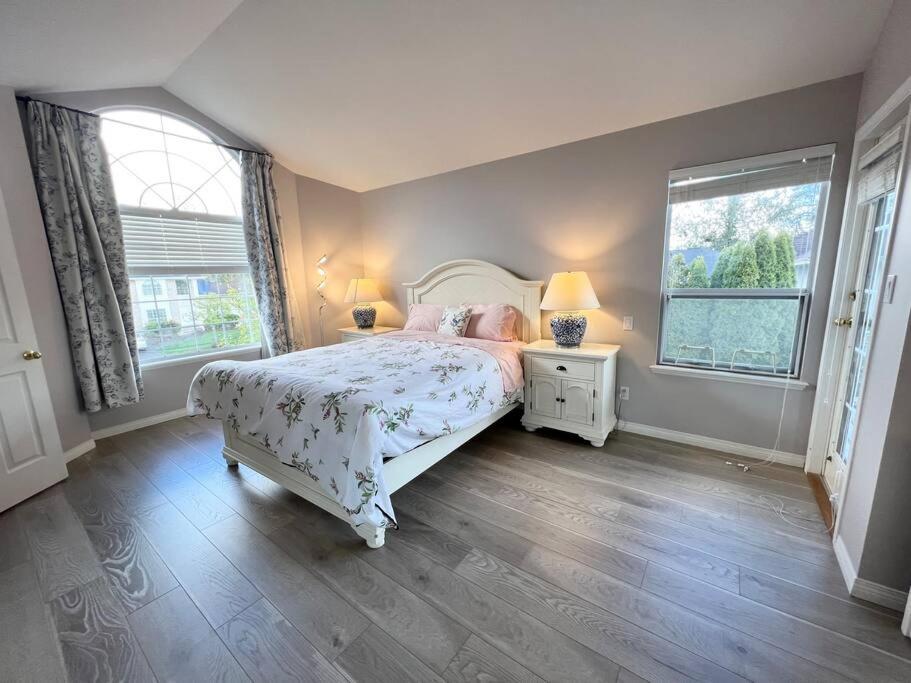 Spacious Charming Entire House In A Calming Neighborhood * Surrey