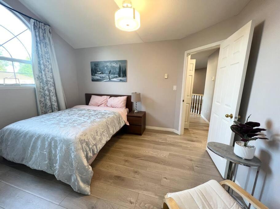 Spacious Charming Entire House In A Calming Neighborhood Apartment Surrey
