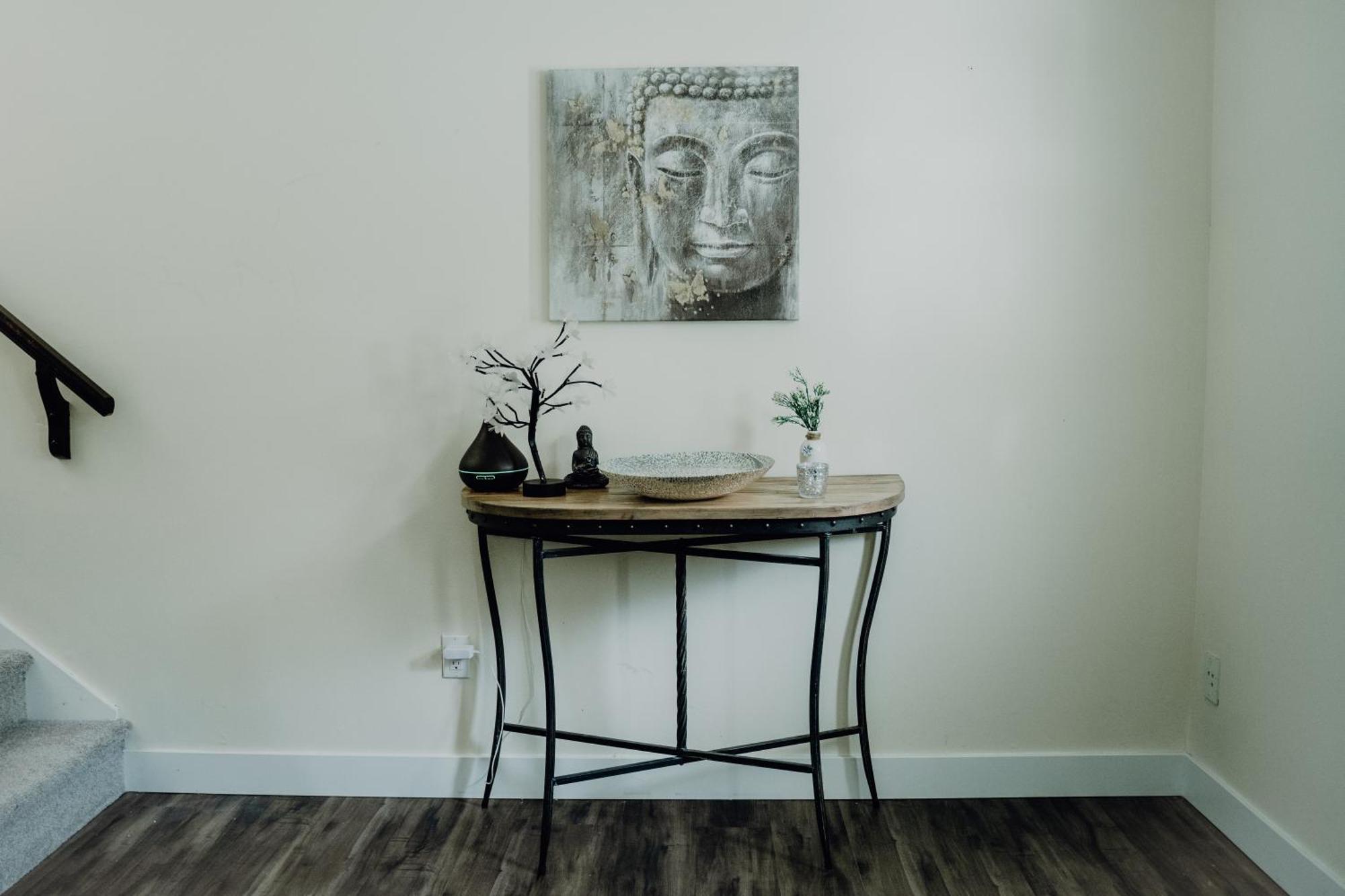 Rustic Wooden Retreat- 2 Mins To Downtown Holiday home *