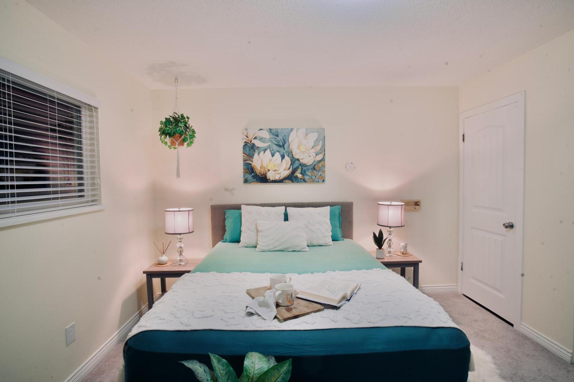 Rustic Wooden Retreat- 2 Mins To Downtown *