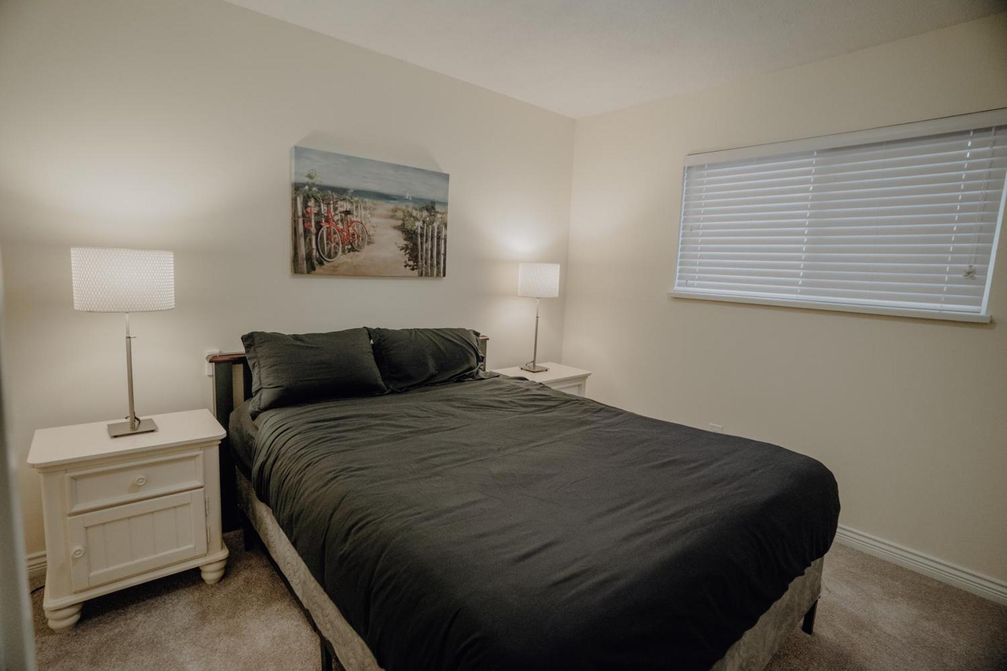 Rustic Wooden Retreat- 2 Mins To Downtown Holiday home *