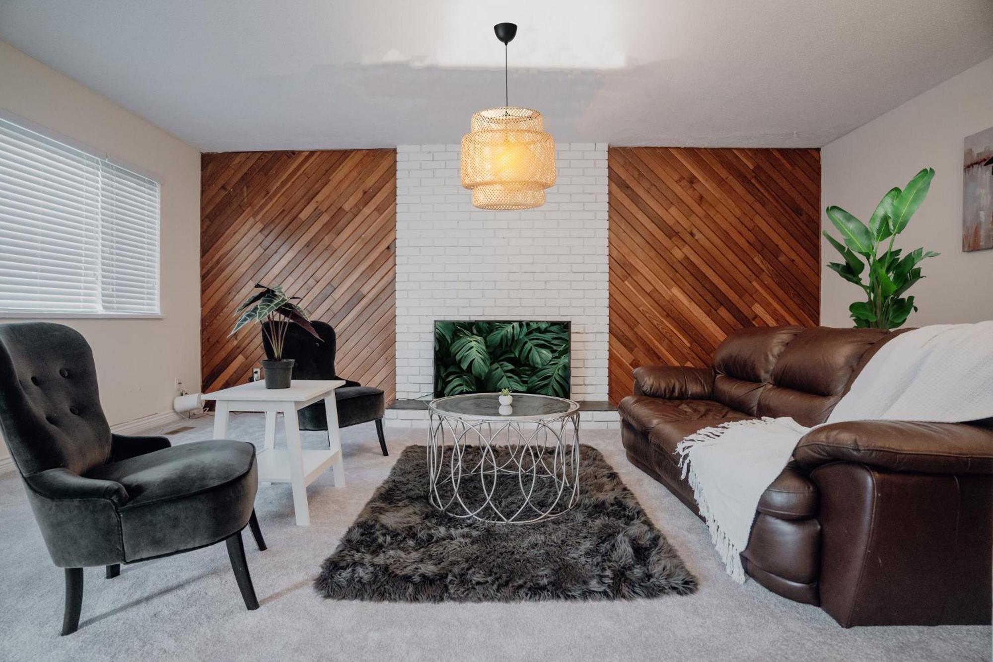 Rustic Wooden Retreat- 2 Mins To Downtown