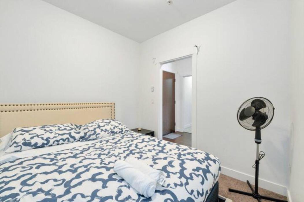 Private With 2 Queen Beds, Living Area And 2 Washrooms Including Laundary Apartment