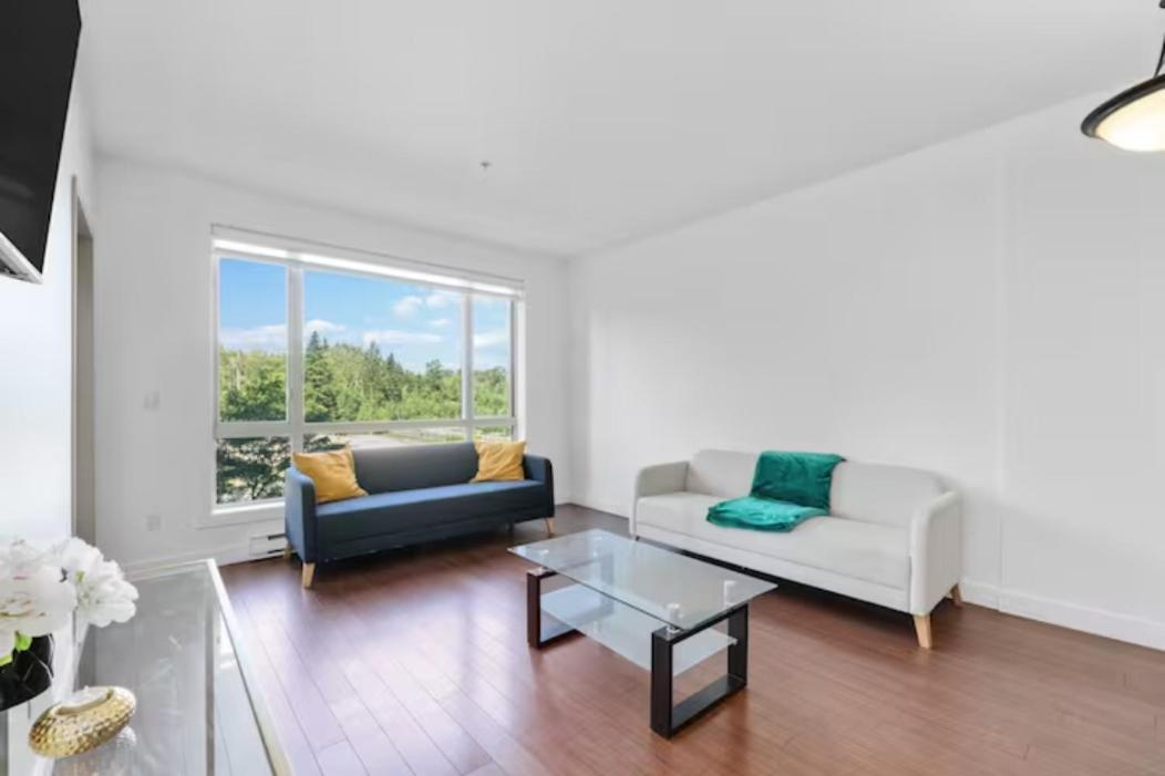 Private With 2 Queen Beds, Living Area And 2 Washrooms Including Laundary