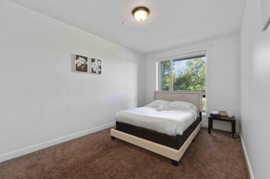 Private With 2 Queen Beds, Living Area And 2 Washrooms Including Laundary Apartment