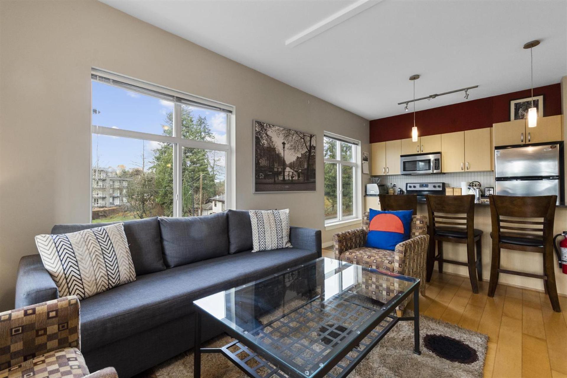 Skytrain Accessible,free Parking, Gym, 2 Bedroom Sleeps 6 In Surrey
