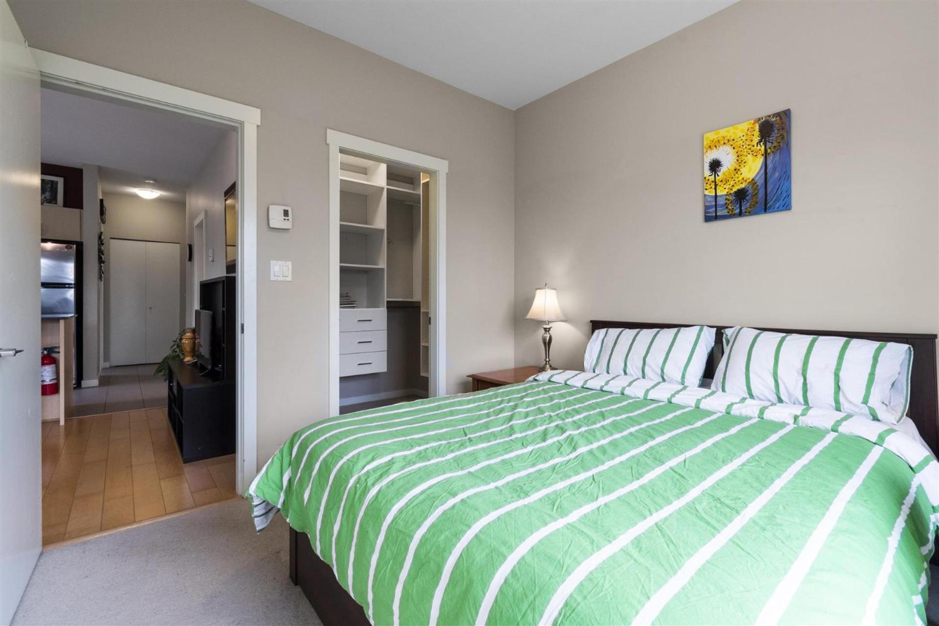 Apartment Skytrain Accessible,free Parking, Gym, 2 Bedroom Sleeps 6 In Surrey