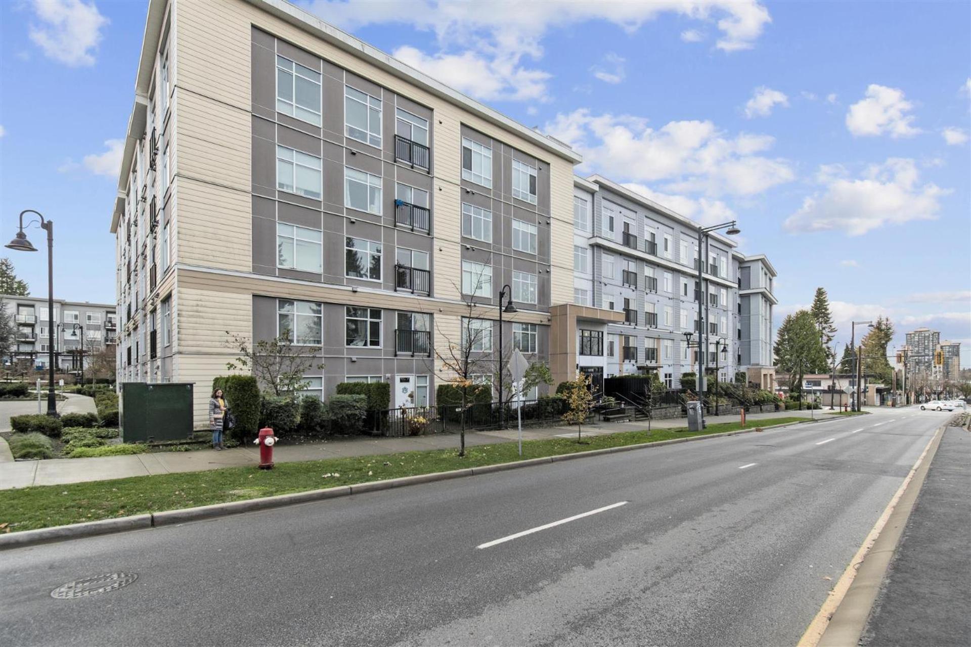 Skytrain Accessible,free Parking, Gym, 2 Bedroom Sleeps 6 In *
