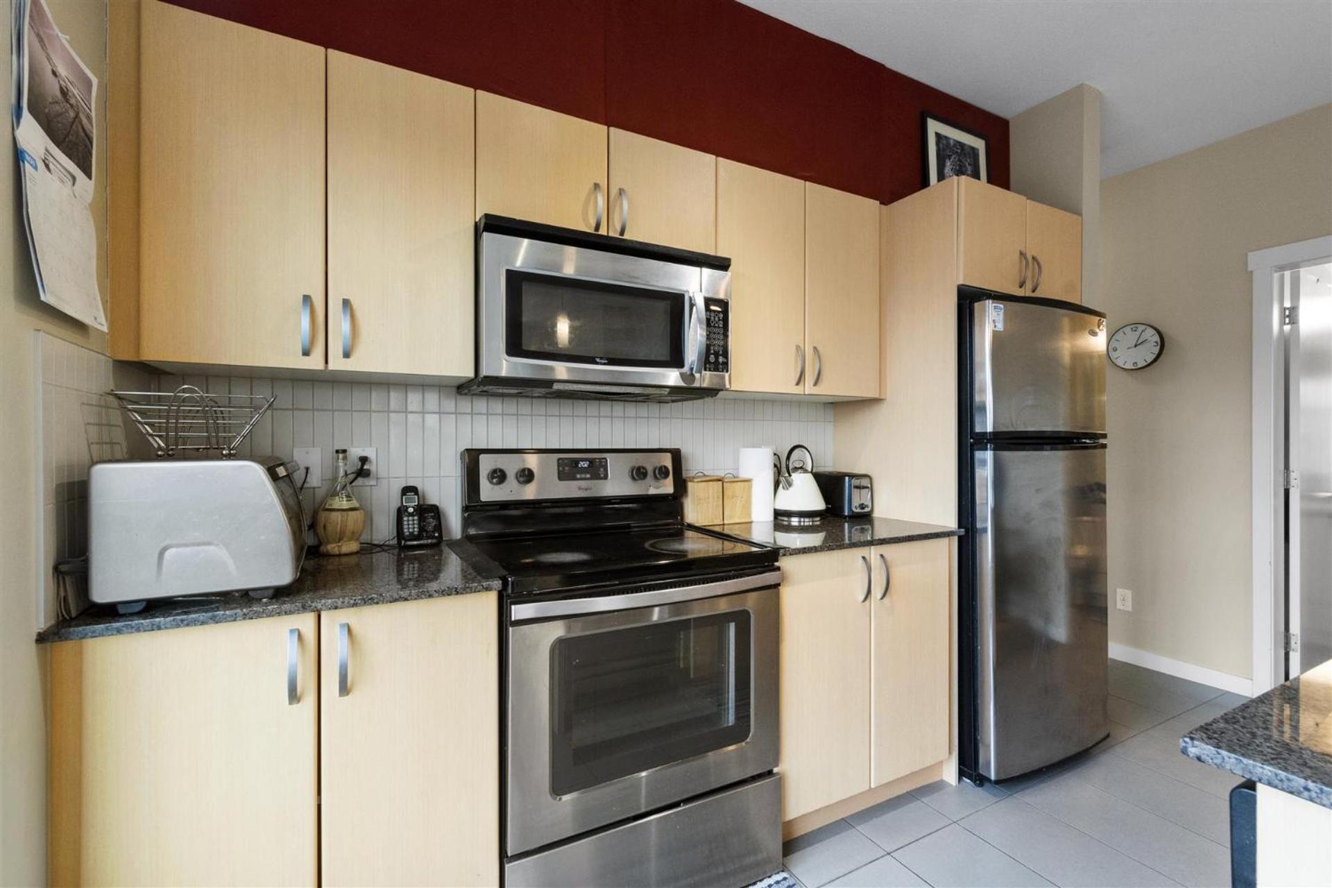 Skytrain Accessible,free Parking, Gym, 2 Bedroom Sleeps 6 In Surrey