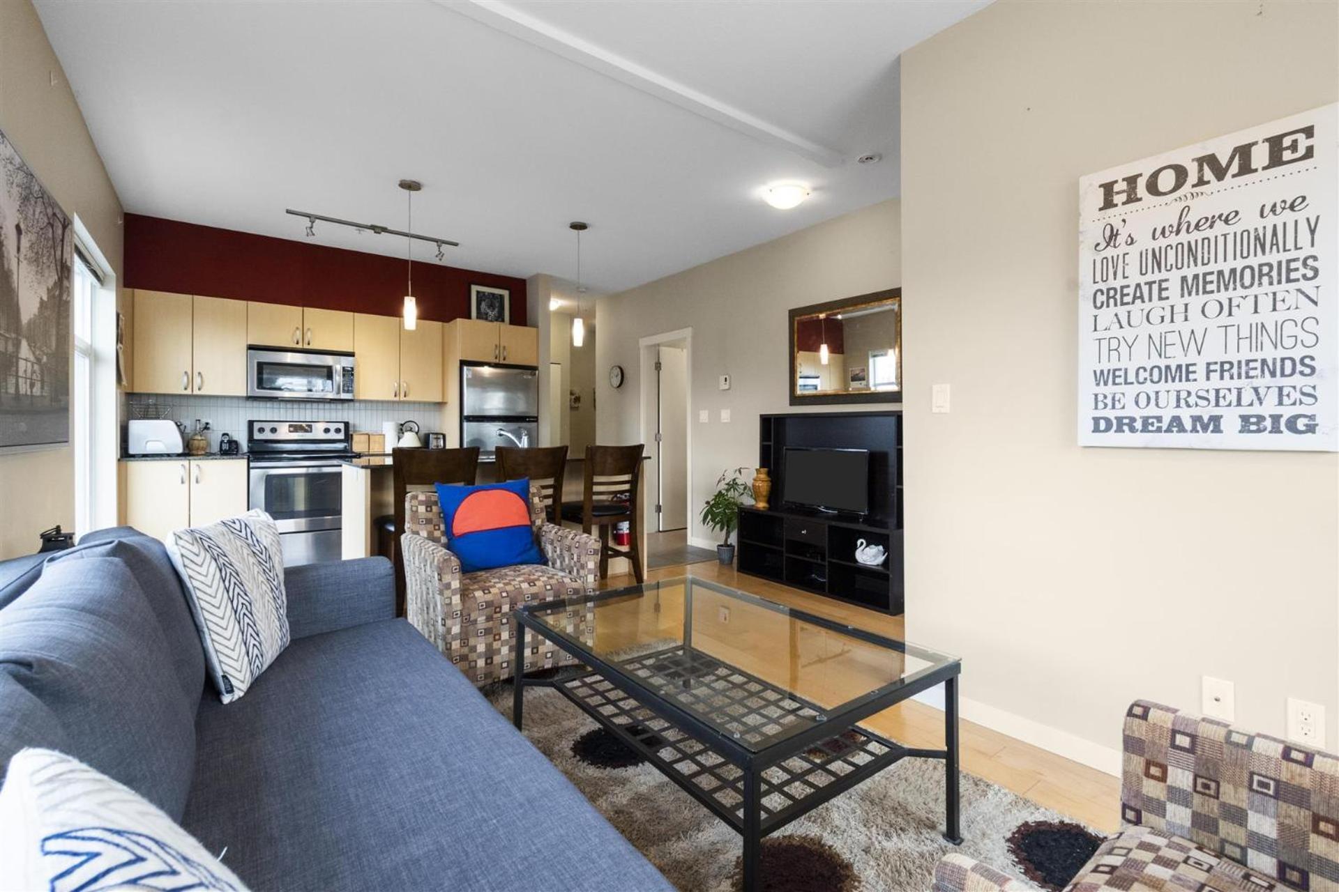 Skytrain Accessible,free Parking, Gym, 2 Bedroom Sleeps 6 In Apartment