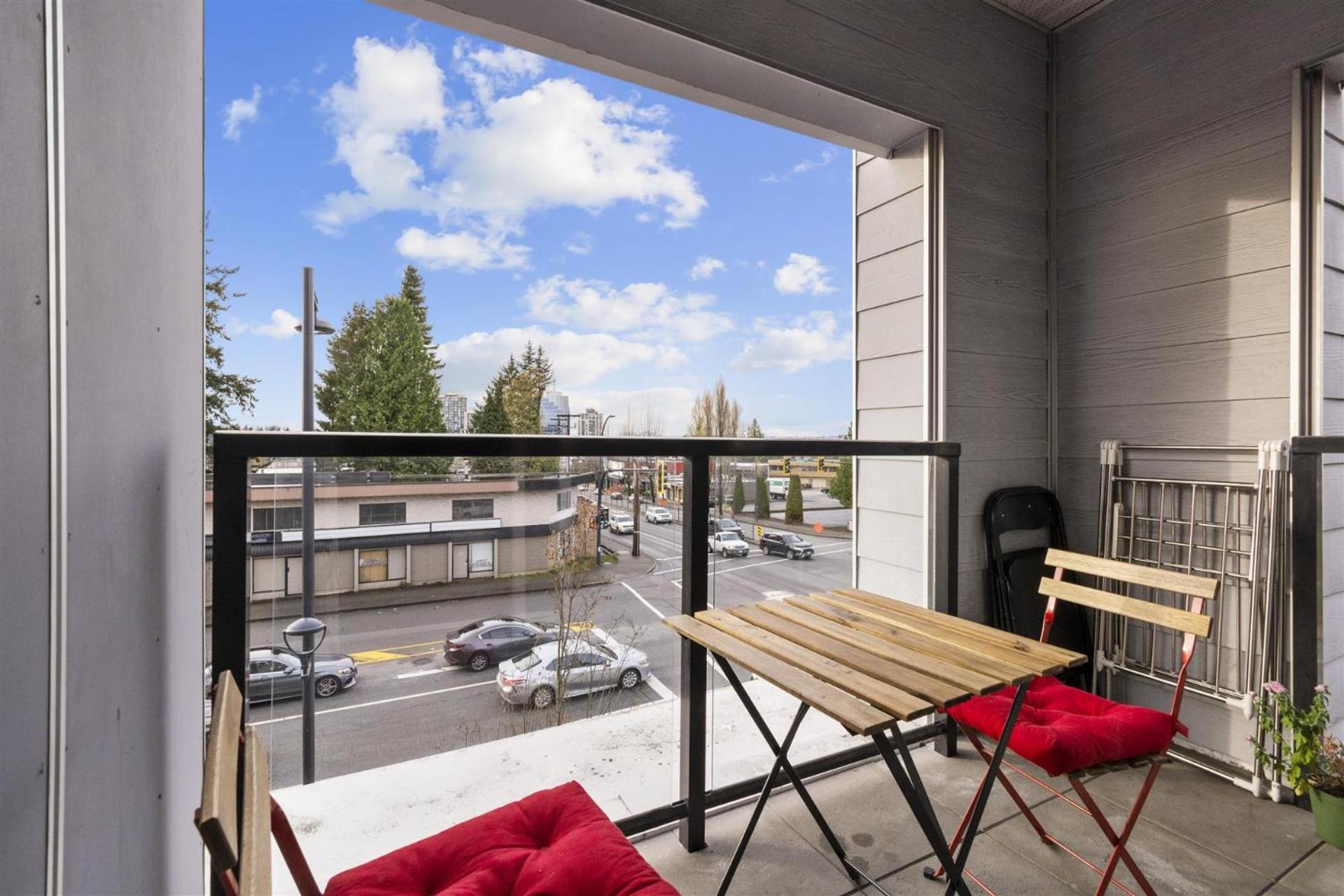 Apartment Skytrain Accessible,free Parking, Gym, 2 Bedroom Sleeps 6 In Surrey
