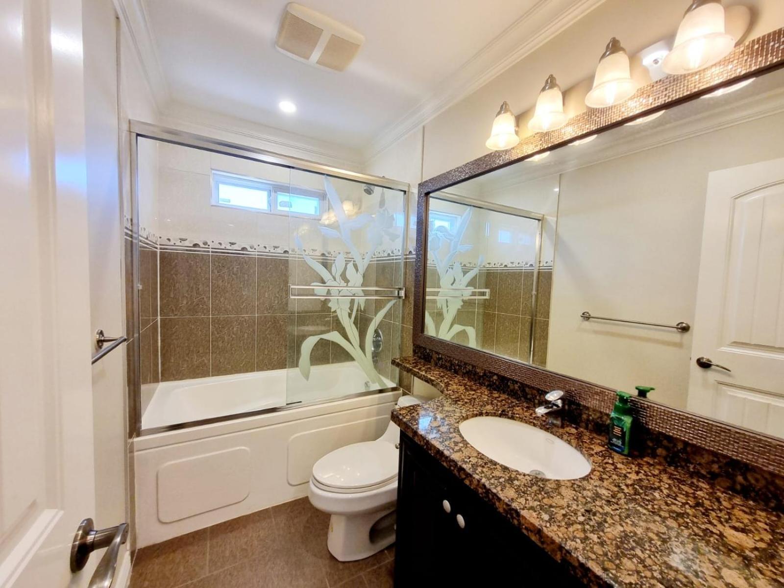 Deluxe Family In The Best Neighborhood In Homestay Surrey