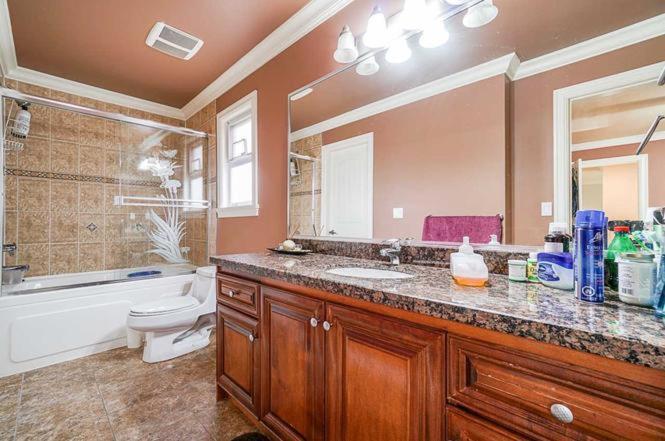 Deluxe Family In The Best Neighborhood In Homestay Surrey