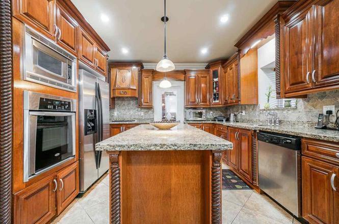 Deluxe Family In The Best Neighborhood In Homestay Surrey