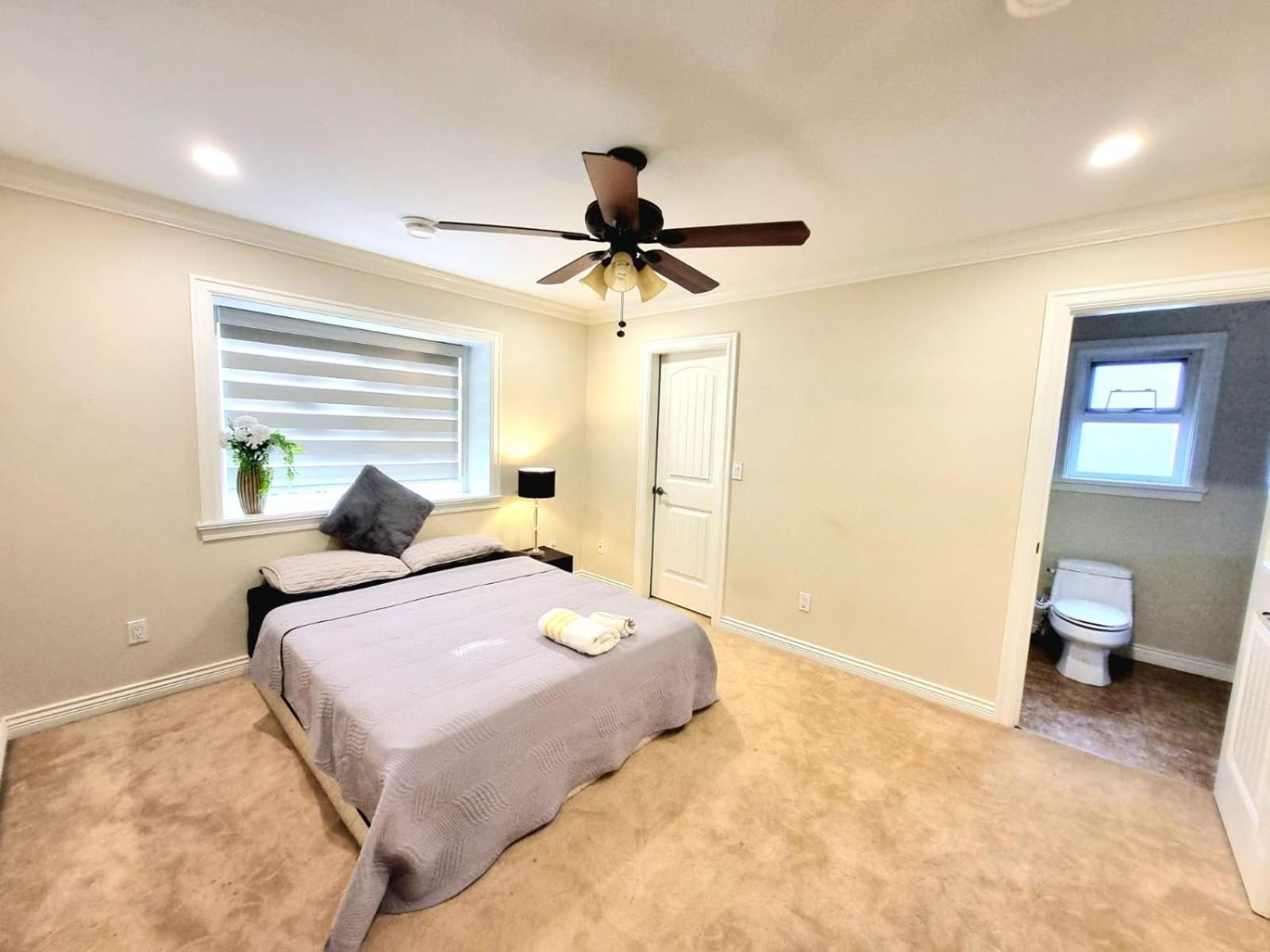 Deluxe Family In The Best Neighborhood In Homestay Surrey