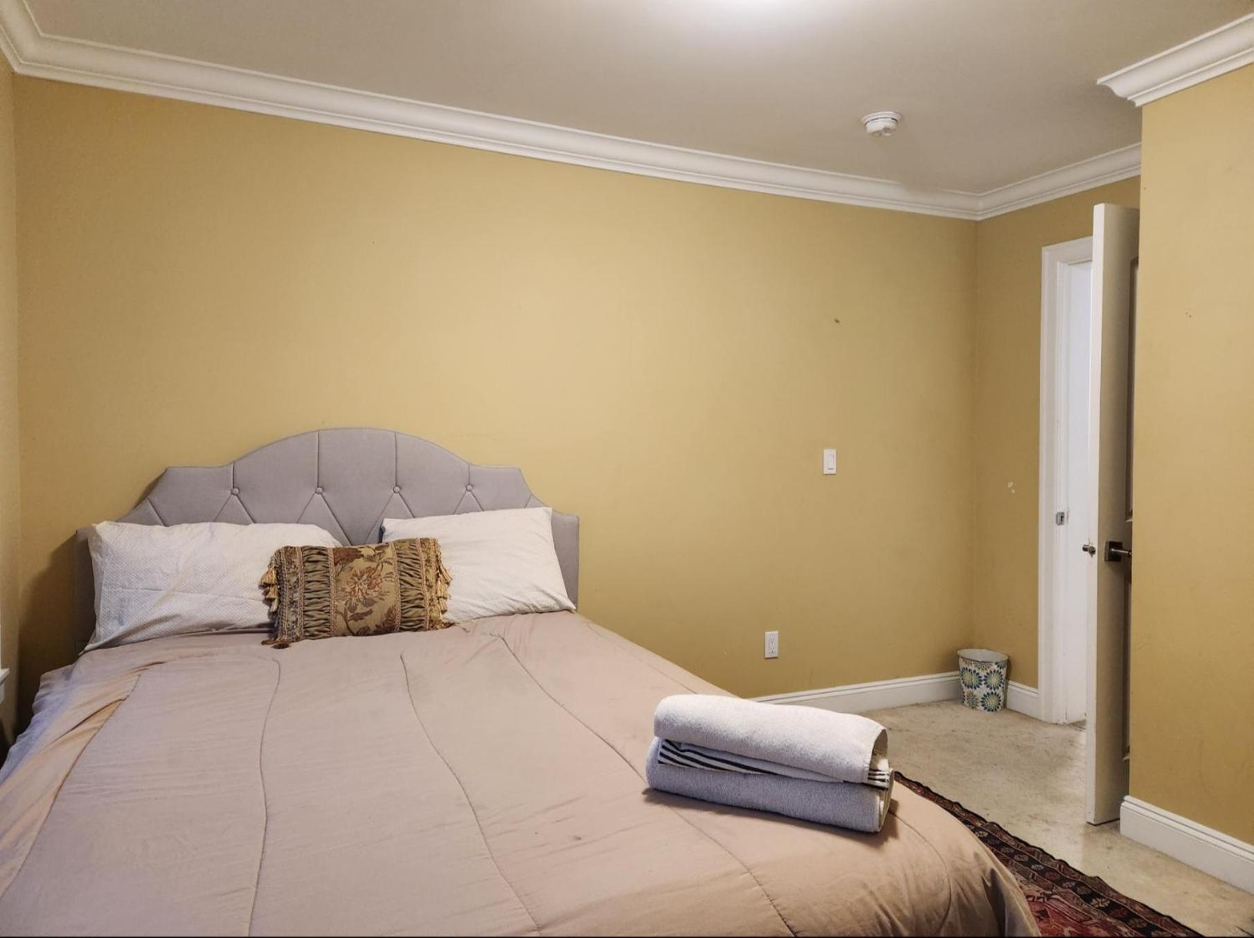 Guest house Empress Madani Palace Surrey
