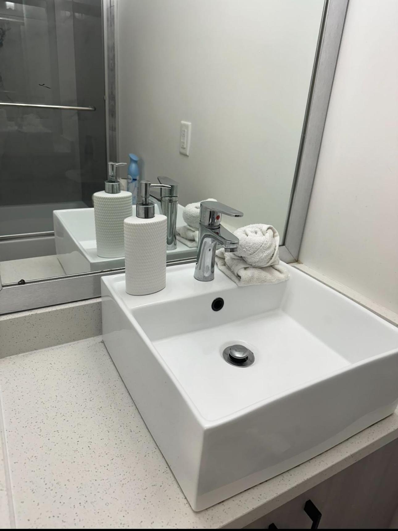 New & Modern 2 Bedroom *