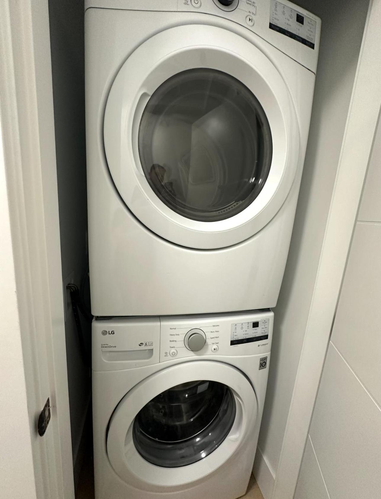New & Modern 2 Bedroom Apartment *