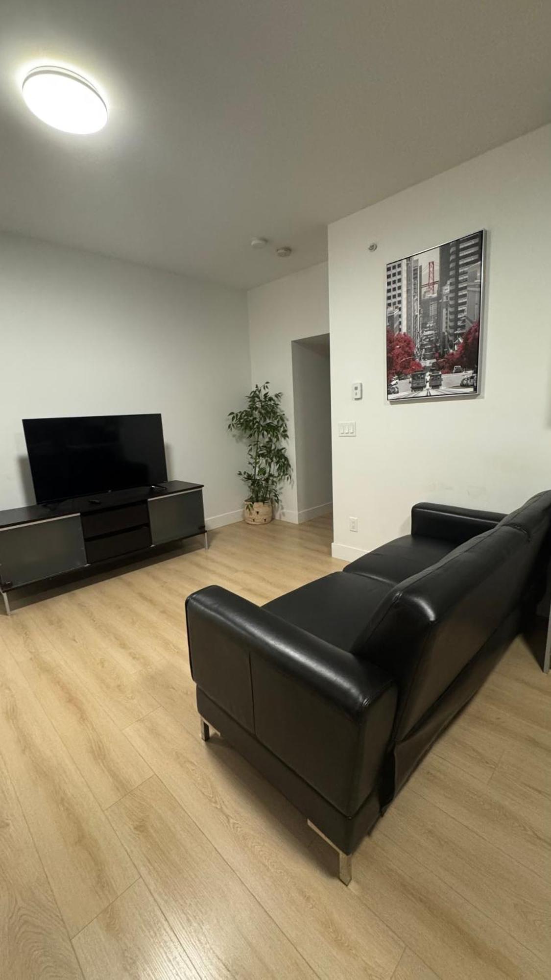 New & Modern 2 Bedroom Apartment Surrey