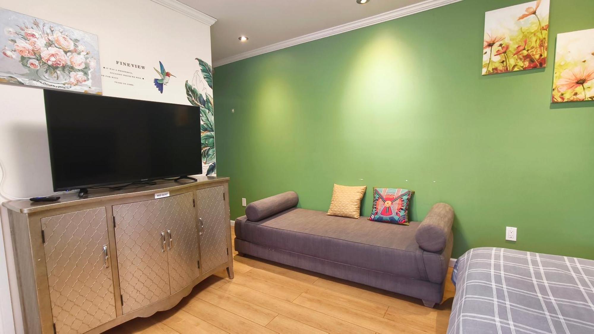 Separate Access , Separate Kitchen, Bathroom Villa Surrey