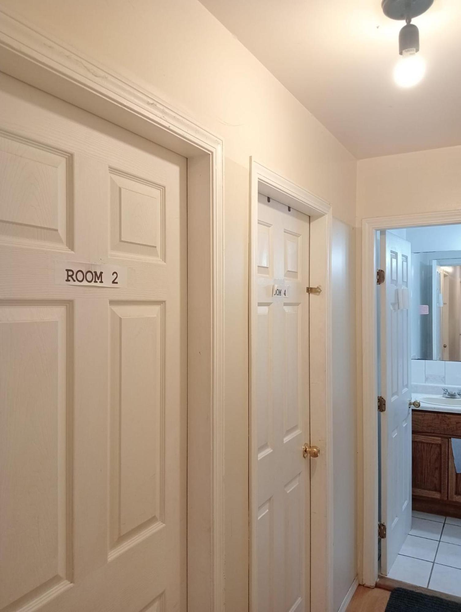 Homestay Near Plazas, Restaurants, Transit & Guildford Mall F1 * Surrey