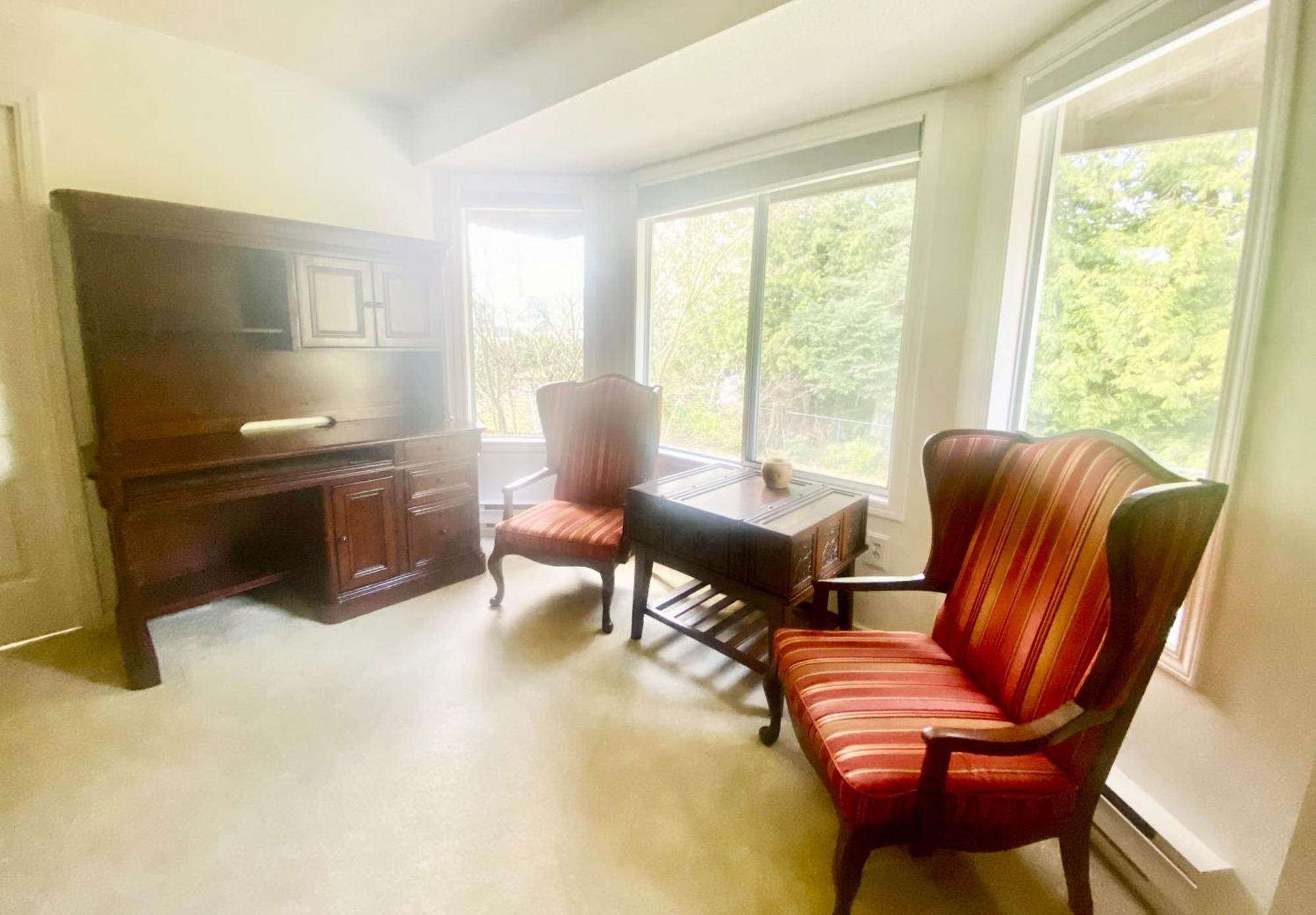 Elgin Bliss - White Rock Homestay