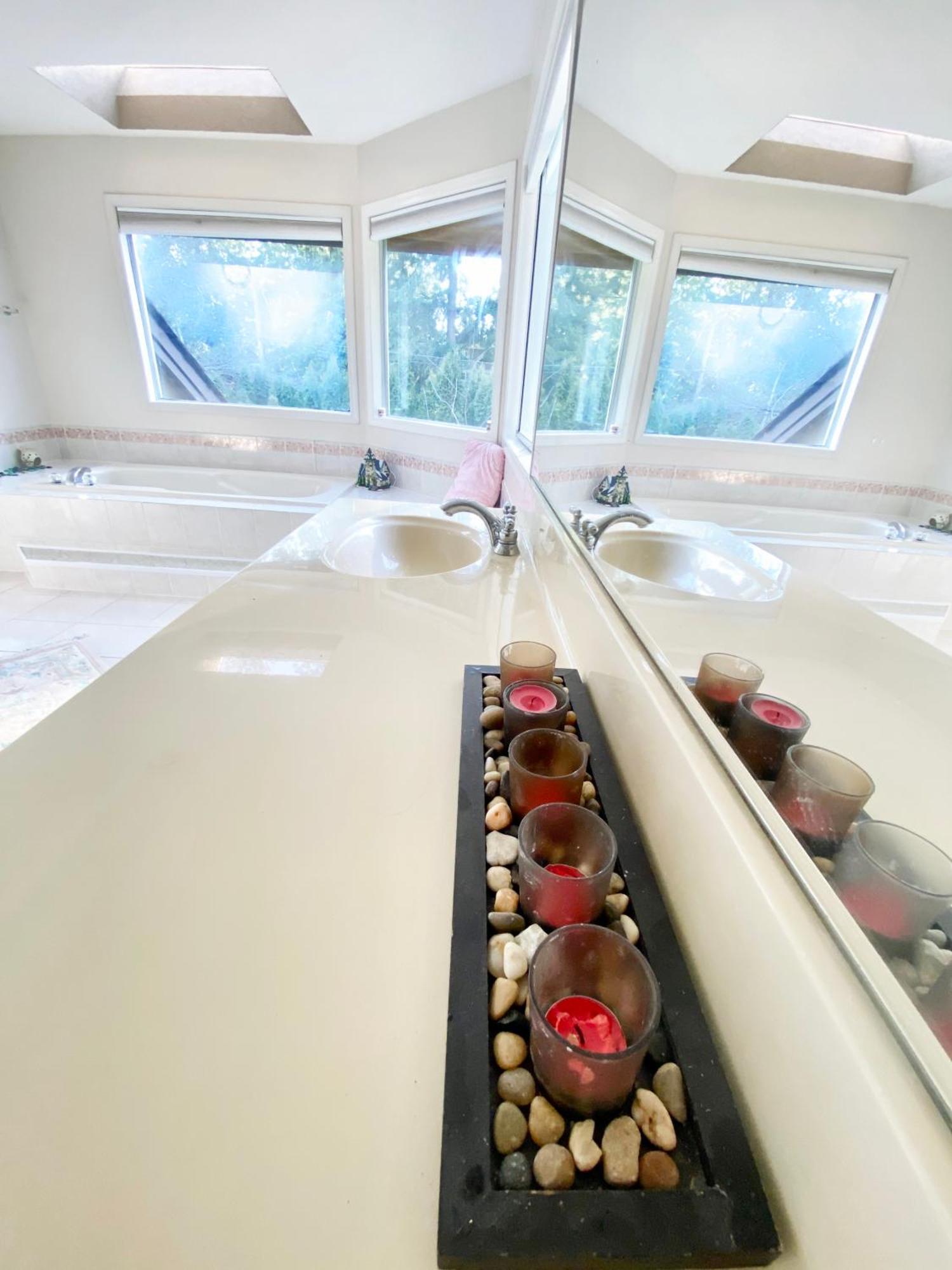 Elgin Bliss - White Rock Homestay Surrey