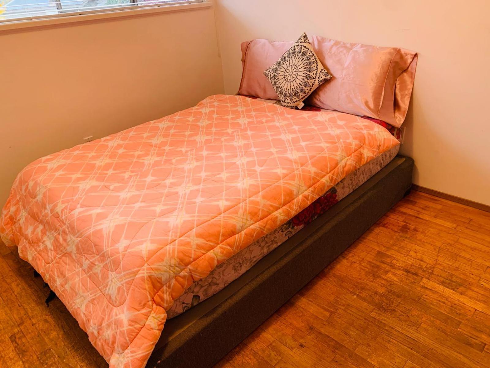 Homestay Cosy Romantic In Surrey- Walking Distance From Guildford Town Centre Surrey