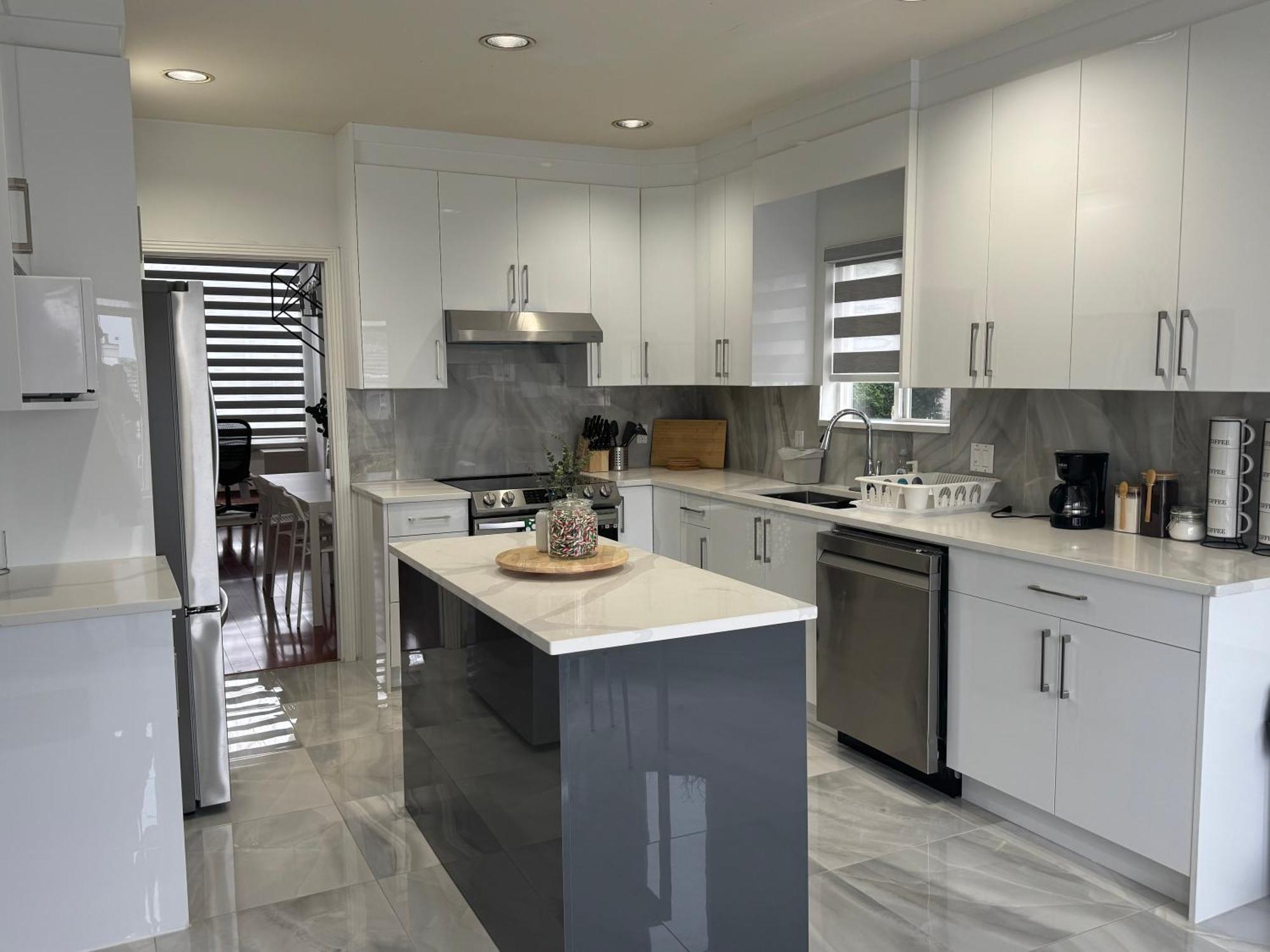 Spacious Getaway In Apartment Surrey