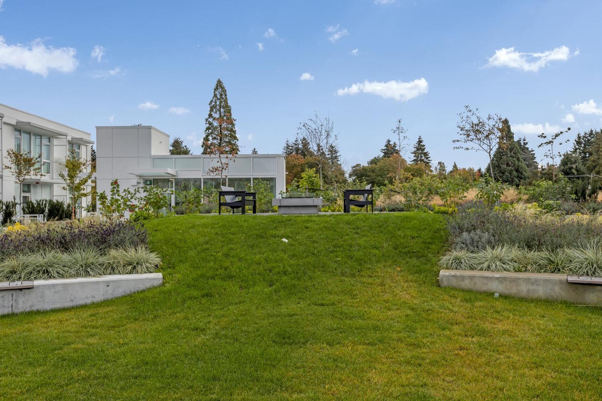 Modern 1-bedroom With Amazing Views Surrey