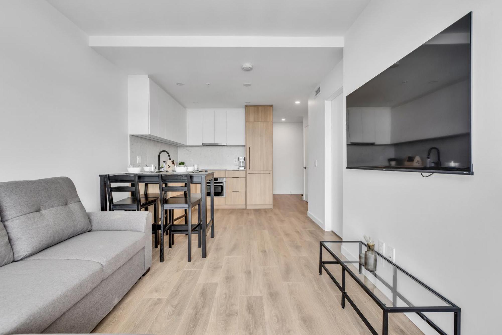 Modern 1-bedroom With Amazing Views Apartment