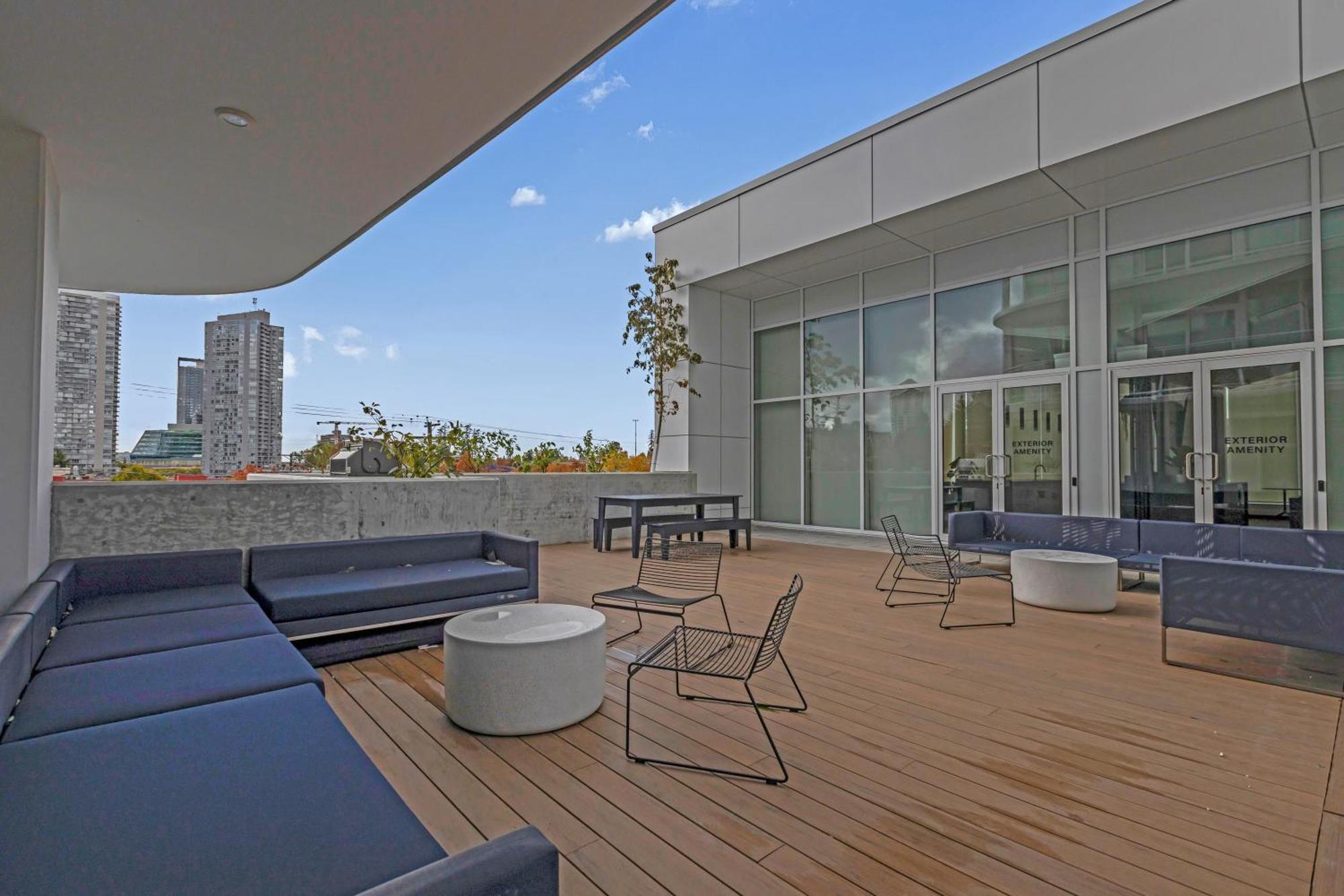 Modern 1-bedroom With Amazing Views * Surrey